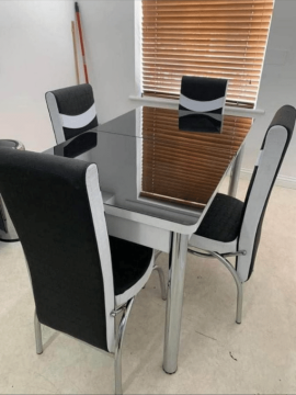MODERN LONDON DINNING TABLE SET